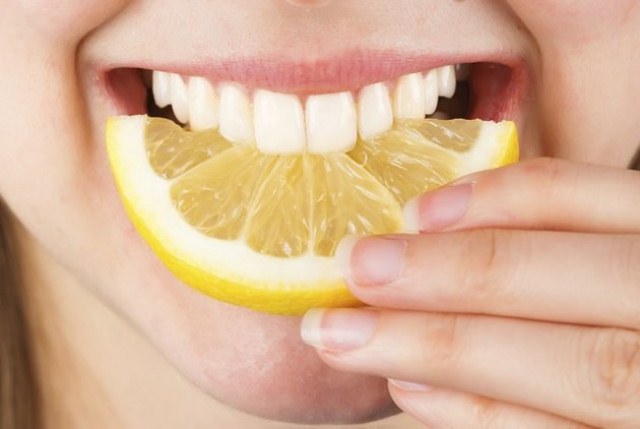 Tẩy trắng răng tự nhiên tại nhà