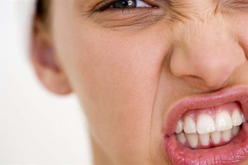 chữa bệnh nghiến răng như thế nào